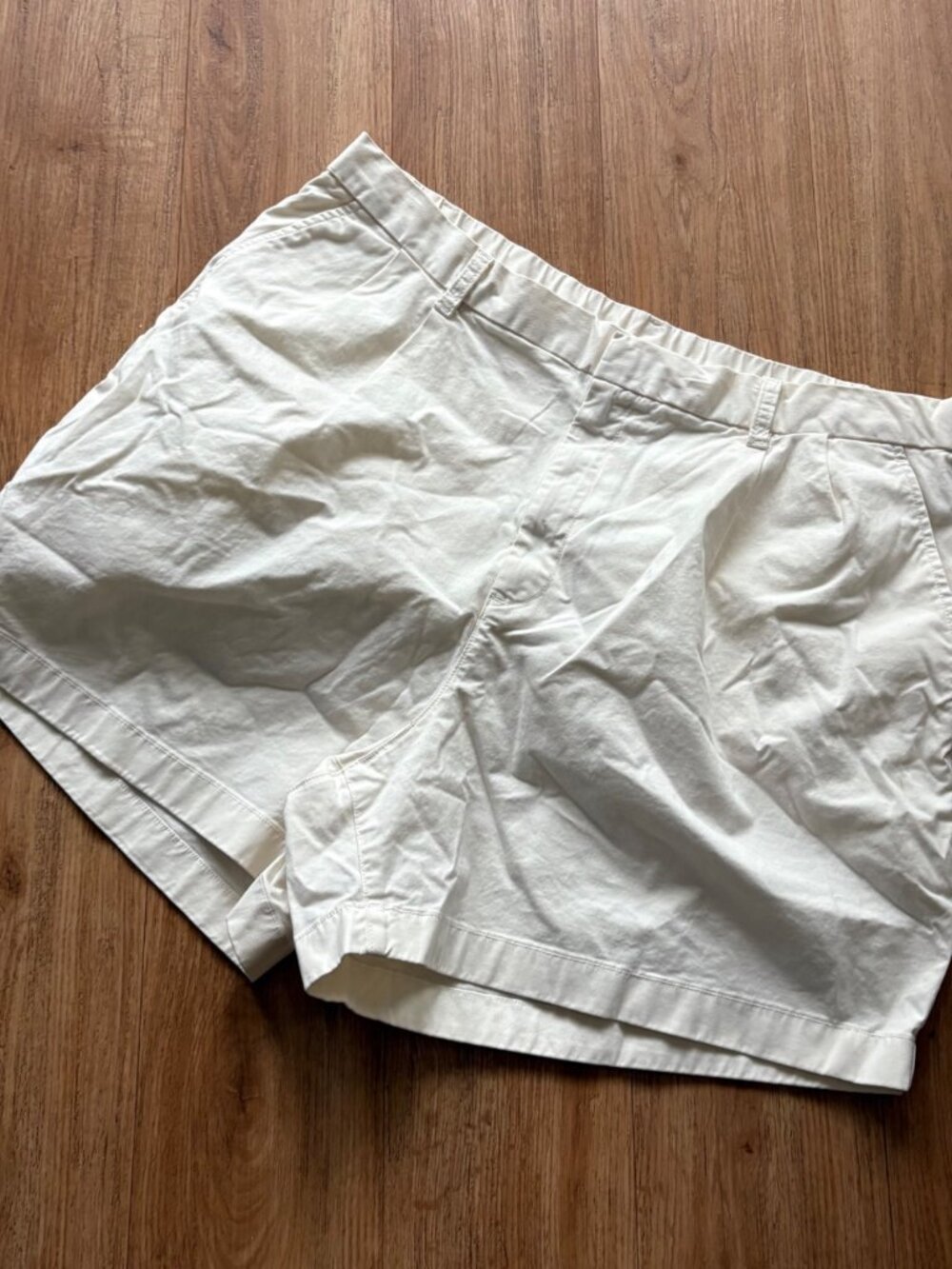Gap High Rise Trouser Stretch Shorts Cream NWT Women’s Size 20